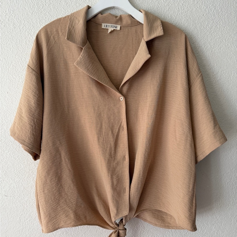 Lily Star Women's Tan Button-Down Tie Front Shirt size Large